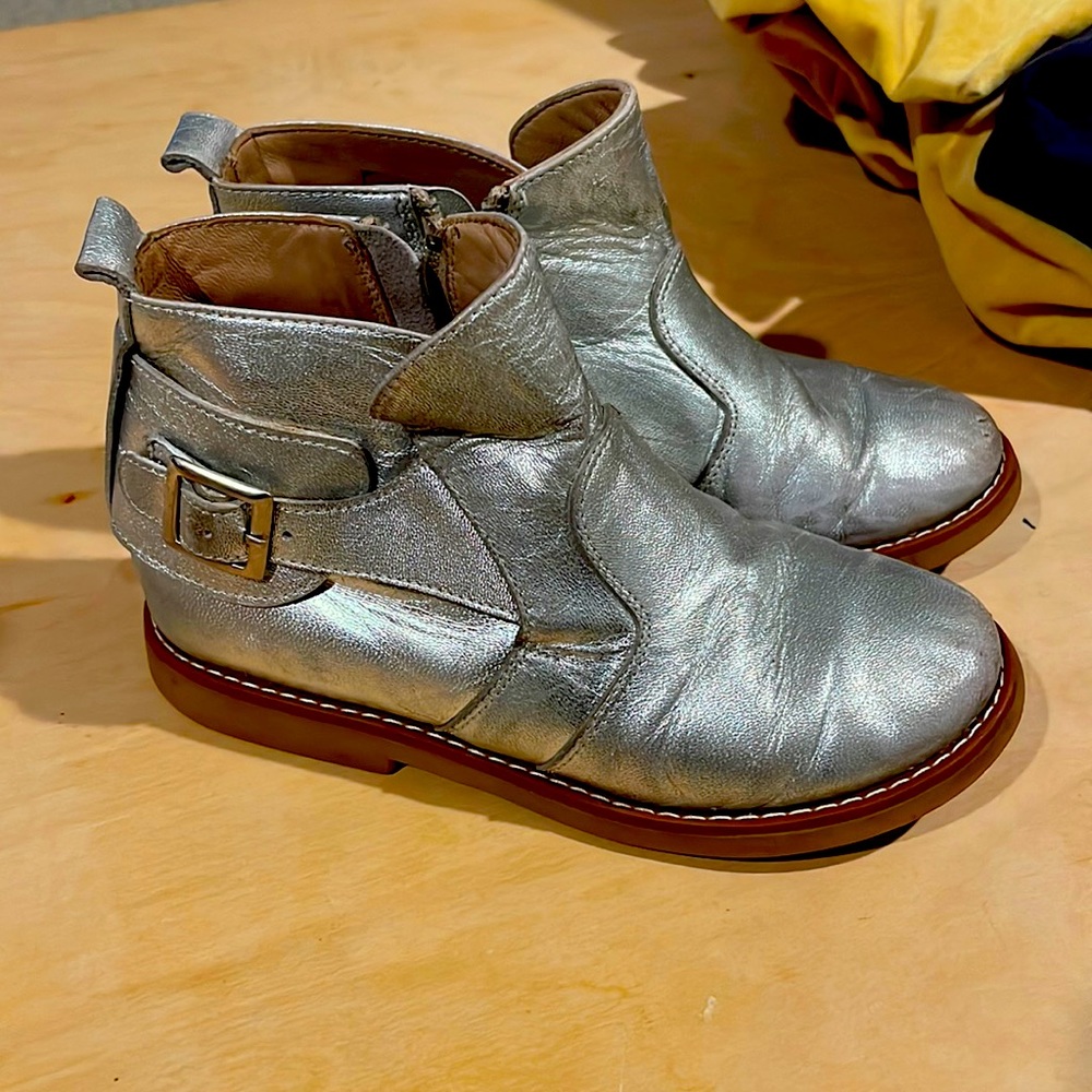 Elephantito girls silver leather booties size 1